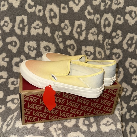 Vans Slip-On Sf Ombre Sunrise π
Multi/Marshmallow New π New π & Neve Used π₯° - Picture 13 of 17